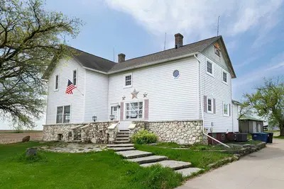 Image de 3-Bedroom Home located in Private and Peaceful Location.