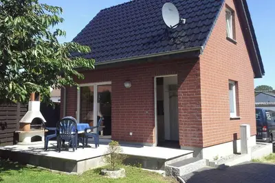 Image de Kleines Ferienhaus mit Garten in Wismar by Interhome