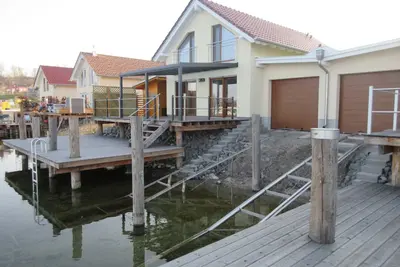 Image de Seehaus Arielle mit Wassergrundstück by Interhome
