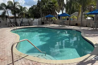 Image de Cozy 1-bedroom mobile home in nice Zephyrhills with Ac. . pool hot tub. . over 55