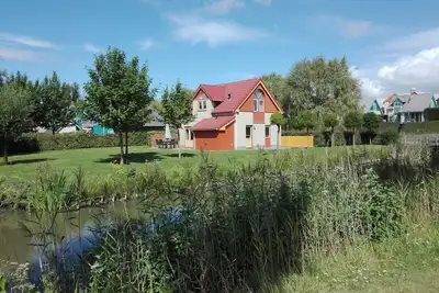 Image de Einmalige, ruhige Ferienvilla im Grünen by Interhome
