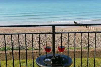 Image de \"Stewart\" mit Blick auf das Wasser by Interhome