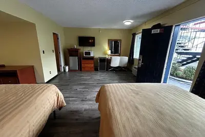 Image de Two Budget Rooms Close to Rainier Riverfront Park for Relaxation