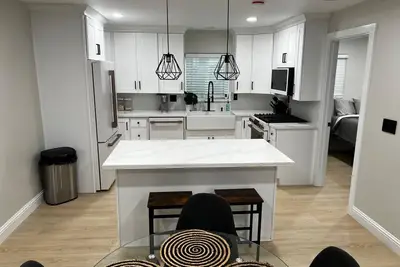 Image de Newly Rebuilt Aptos Cottage · Walk to Seacliff · Rv Parking with Full Hookups