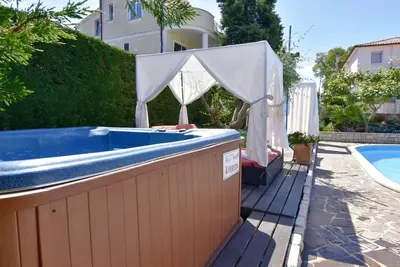 Image de Apartment Nika 3 Umag mit Pool und Whirlpool 400 Meter vom Strand entfernt by Interhome