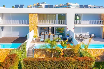 Image de Villa Ray Design mit privatem beheizbarem Pool by Interhome