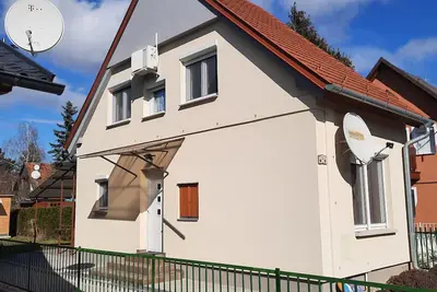 Image de Klimatisiertes Ferienhaus in Bükfürdö mit Garten by Interhome