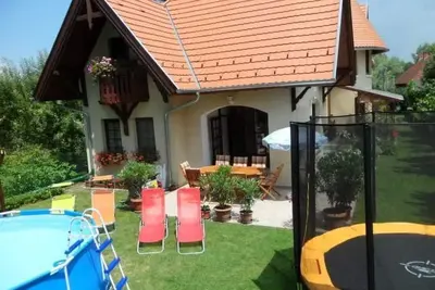 Image de Wohnung mit privatem Pool by Interhome