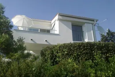 Image de Traumhafte Villa Punta Skala mit 2 Terrassen by Interhome