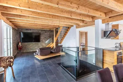Image de Wunderschönes Luxus-Chalet mit Seesicht by Interhome