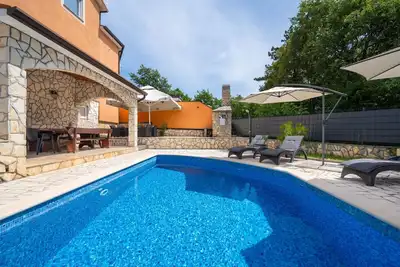 Image de Villa Fortuna für bis zu 9 Personen und mit beheiztem Aussenpool by Interhome