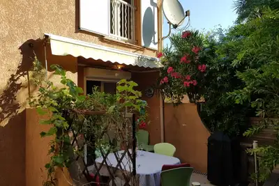 Image de Anlage mit Tennisplatz und 3 Gemeinschaftspools by Interhome