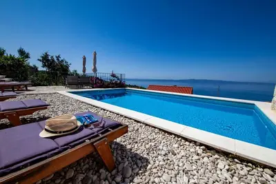 Wunderschöne Steinvilla mit tollem Ausblick by Interhome