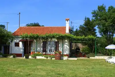 Image de Freistehendes Haus Violeta mit weitläufigen Garten by Interhome