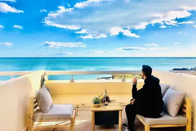 Image de Wunderschöne renovierte Wohnung mit vollem Meerblick by Interhome