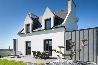 Image de Villa Tante Alice  Meerblick Komfort Villa Alleinlage mit Aufzug Jacuzzi Dampfb by Interhome