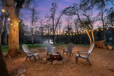 Image de Private Lake House with Pool and Sauna