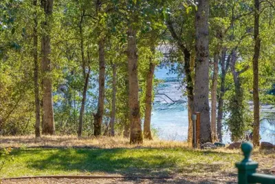 Image de Peaceful Lakeside Apartment Garage & Ev