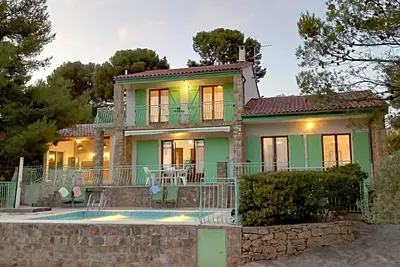 Image de Villa und Pool mit Meerblick nur für Sie by Interhome