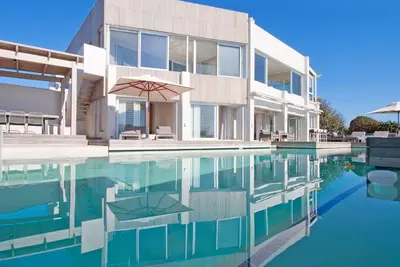 Image de Das Bay House - Luxuriöses Wohnen an der Küste in Kommetjie by Interhome