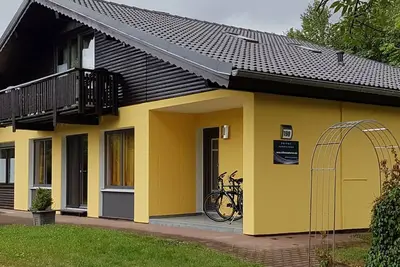 Image de Modernes Ferienhaus unweit eines schönen Badesees by Interhome