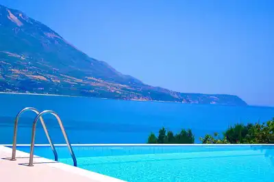 Image de Luxusvilla Thalassa, direkt am Meer by Interhome