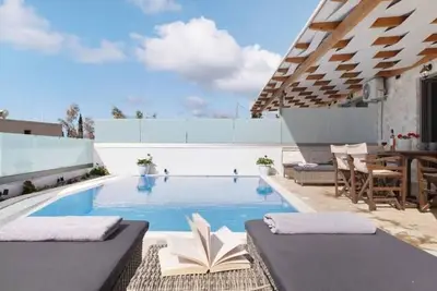 Image de Villa Hrw mit privatem Pool by Interhome