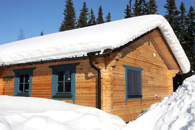 Image de Gemütliches Blockhaus mit Kamin im Oviksfjäll by Interhome