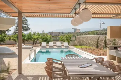 Image de \"Villa Portokalea\", direkt am Meer by Interhome