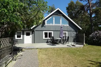 Image de Gemütliches Ferienhaus Sjöstugan am Meer by Interhome