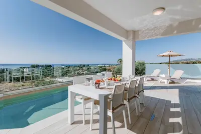Image de Schöne Villa Oriens in Gennadio by Interhome