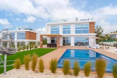 Image de Luxuriöse Villa mit 4 Schlafzimmern, privatem Pool und Whirlpool by Interhome