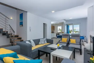 Image de Strandvilla Miri Rose mit beheizbarem Pool by Interhome