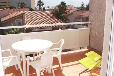 Image de Wohnung \"Clos 220\" mit Blick auf das Wasser by Interhome