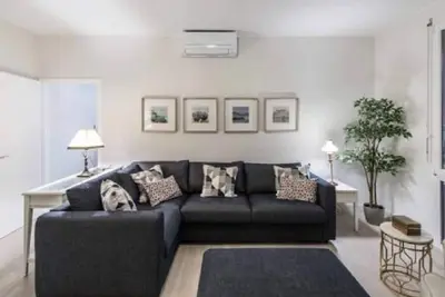 Image de Elegante Penthouse-Wohnung mit Seeblick by Interhome