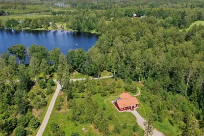 Image de Modernes Haus mit hellem Dekor, mit Blick auf den See by Interhome