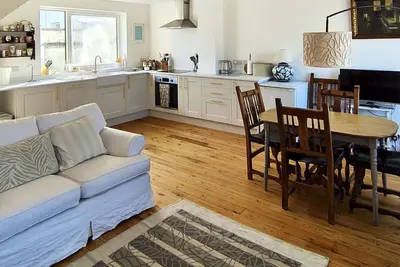 Image de Gemütliches Familienhaus am Meer by Interhome