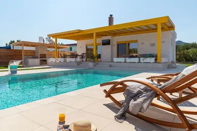 Image de Schöne Ferienvilla Ilios by Interhome