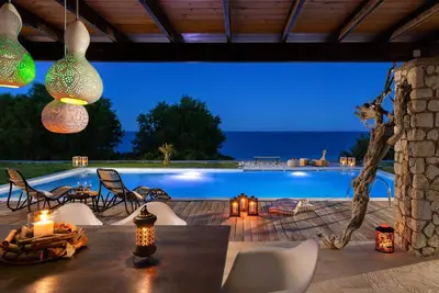 Image de Villa Sevil mit Meerblick by Interhome
