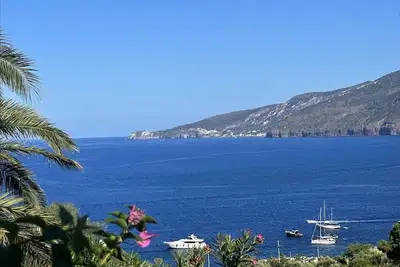 Image de Villa in Panoramasprache, nur wenige Minuten vom Meer entfernt by Interhome