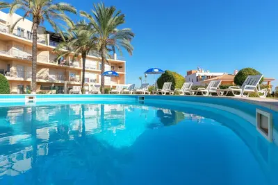 Image de Wohnung mit Terrasse und 2 Schwimmbecken by Interhome