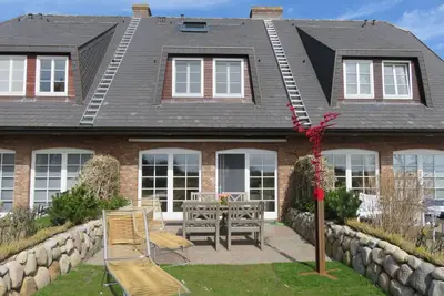 Image de Wünderschöner Hausteil mit Garten by Interhome