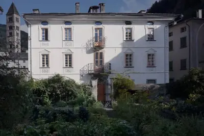 Image de Bündner Zuckerbäckerpalazzo unter Denkmalschutz by Interhome