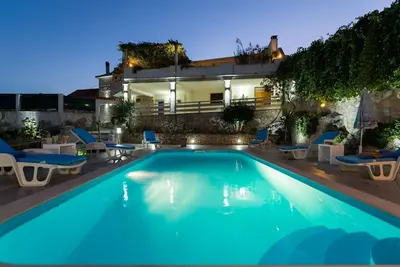 Image de Ferienvilla \"Lucian\" mit Blick auf das Wasser by Interhome