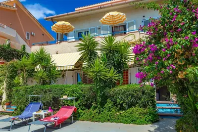 Image de Ruhige Ferienwohnung in Sciacca mit Terrasse, Garten und Grill und Meerblick by Interhome