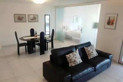 Modern mit atemberaubendem Seeblick Apt 406 by Interhome