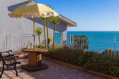 Image de Ruhige Ferienwohnung in Sciacca mit Grill und Terrasse und Meerblick by Interhome