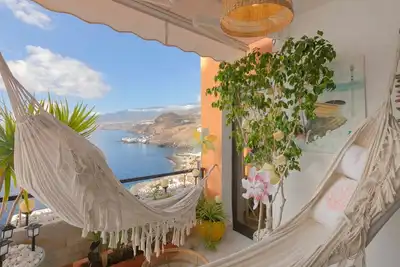 Image de Luxuriöser Rückzugsort mit direktem Meerzugang und Pool by Interhome