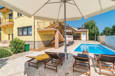 Image de Ferienvilla mit Pool in Pula by Interhome