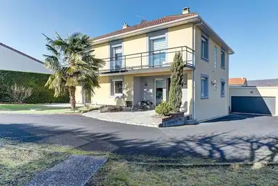 Image de Villa avec jardin, terrasse et piscine privée
